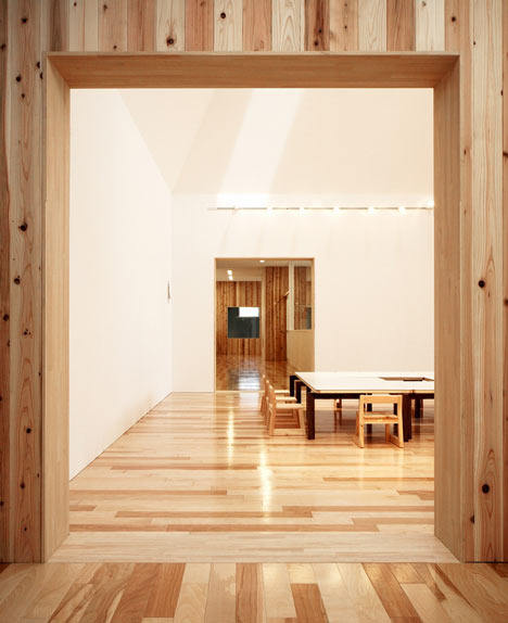 日本长滨“LEIMOND“幼儿园_dezeen_Leimondo-Nursery-School-by-Archivision-Hirotani-Studio_13.jpg