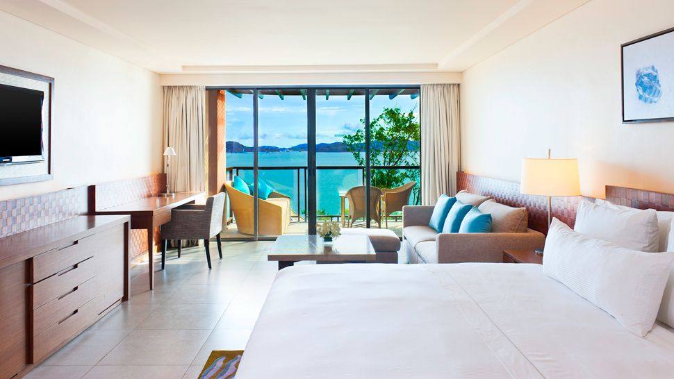 普吉岛西瑞湾威斯汀度假酒店 The Westin Siray Bay Resort & Spa, Phuket_007267-02-oceanview-bedroom.jpg