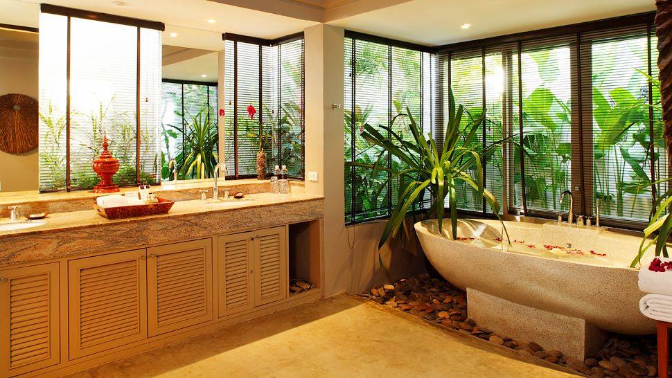 泰国普吉岛亭阁酒店 The Pavilions, Phuket_002982-09-bathroom-oval-bathtub.jpg