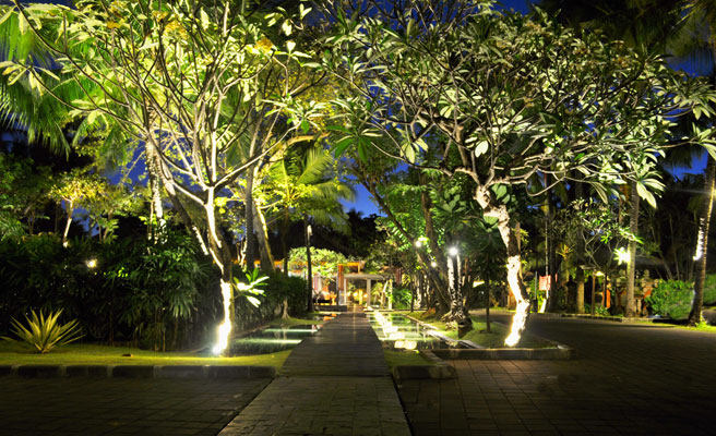 The Club at The Legian_lobby-pond-1-big.jpg