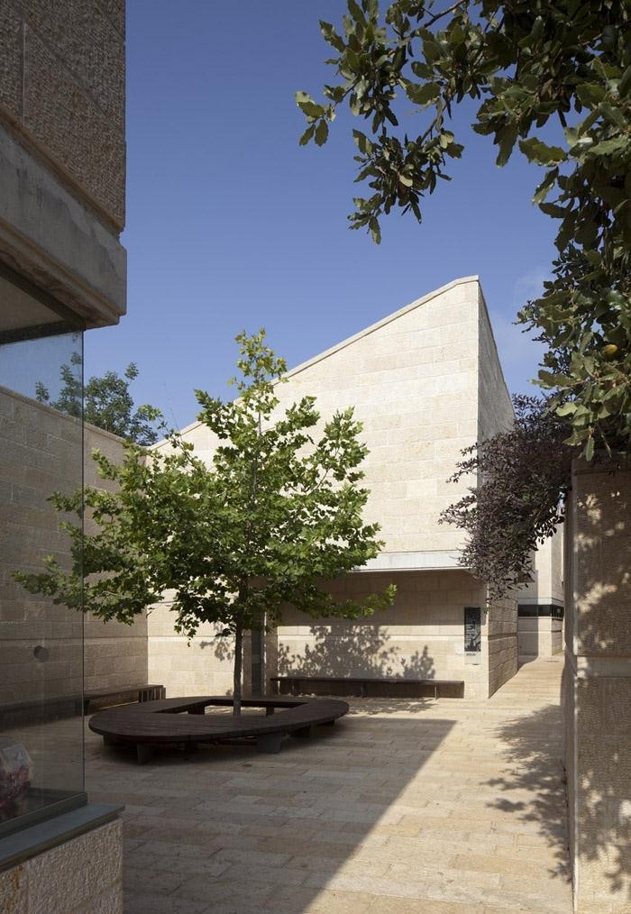 Ramat Hanadiv访客中心/Ada Karmi-Melamede Architects__m_gw_yqnvZxsIrrq9KAC-7TKGEAI1GW3aW21gg6bwdw_RPcygME67Yhfqrn97kP_VMIay8s9VZi6pFz.jpg