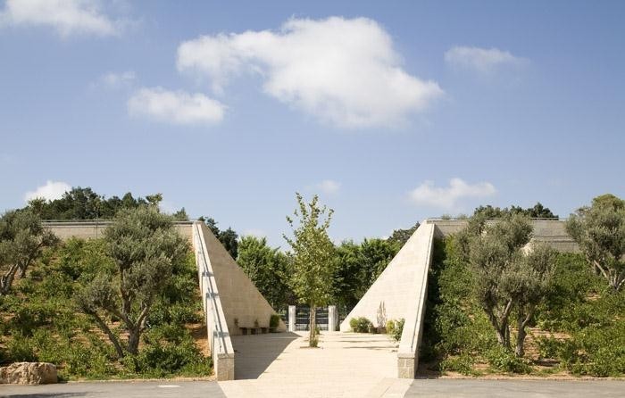 Ramat Hanadiv访客中心/Ada Karmi-Melamede Architects__m_gw_yqnvZxsIrrq9KAC-7TKGELV5NCOmf4ChJJ6VRHs5KvIJjbPq0PPxHTa1_R3xPF54f5knF9OS3L.jpg