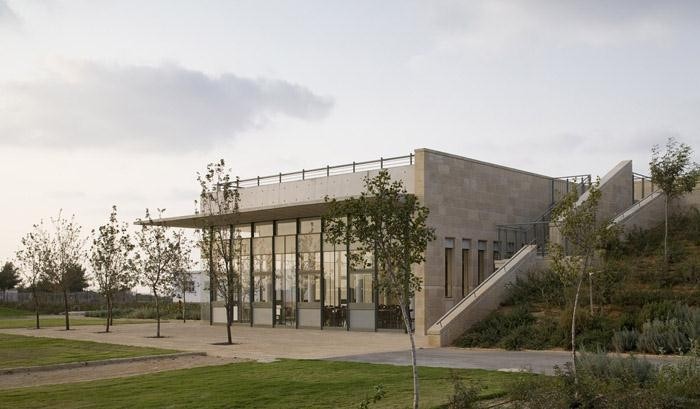 Ramat Hanadiv访客中心/Ada Karmi-Melamede Architects__m_gw_yqnvZxsIrrq9KAC-7TKGELV5NCOmf4ChJJ6VRHs5KvIJjbPq0PPxHTa1_R3xPF54JMdI9FPYA6.jpg