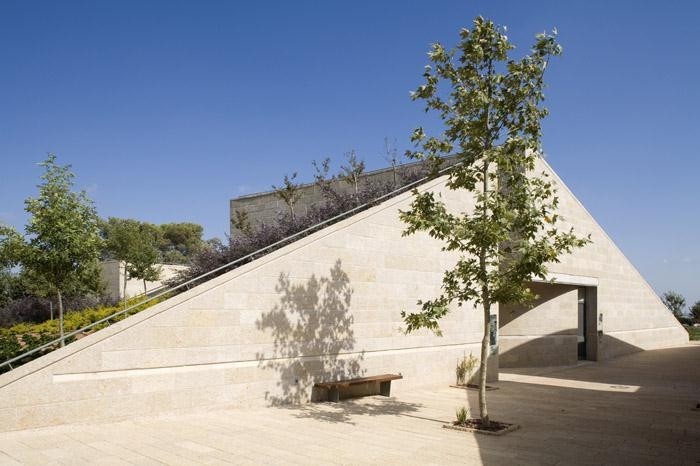 Ramat Hanadiv访客中心/Ada Karmi-Melamede Architects__m_gw_yqnvZxsIrrq9KAC-7TKGELV5NCOmf4ChJJ6VRHs5KvIJjbPq0PPxHTa1_R3xPF54kwfJl0WI6i.jpg