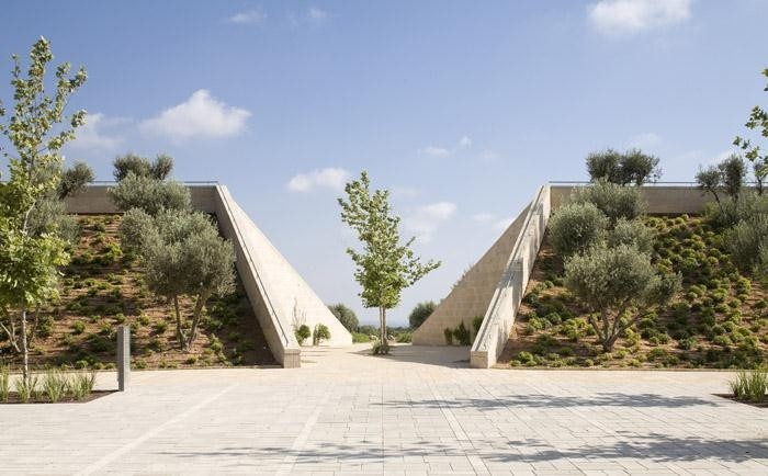 Ramat Hanadiv访客中心/Ada Karmi-Melamede Architects__m_gw_yqnvZxsIrrq9KAC-7TKGELV5NCOmf4ChJJ6VRHs5KvIJjbPq0PPxHTa1_R3xPF54sK1P4dy8RN.jpg