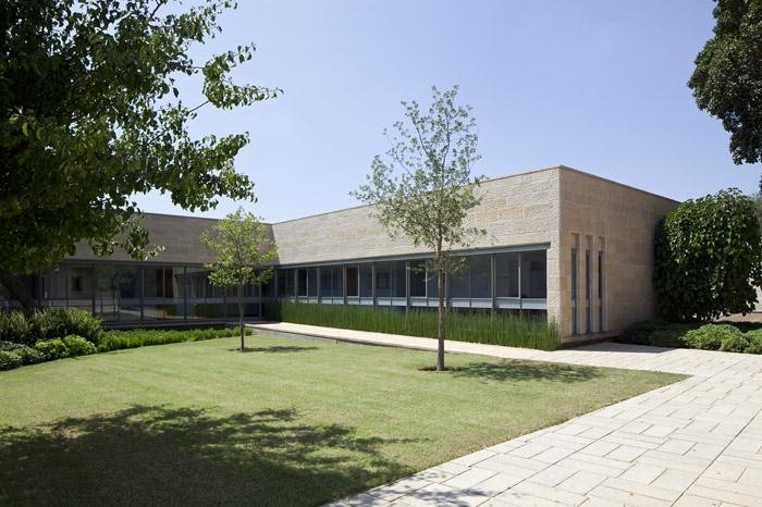 Ramat Hanadiv访客中心/Ada Karmi-Melamede Architects__m_gw_yqnvZxsIrrq9KAC-7TKGELV5NCOmf4ChJJ6VRHs5KvIJjbPq0PPxHTa1_R3xPF54uwCDYO1lm1.jpg