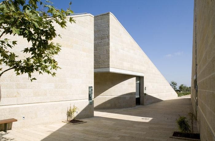 Ramat Hanadiv访客中心/Ada Karmi-Melamede Architects__m_gw_yqnvZxsIrrq9KAC-7TKGELV5NCOmf4ChJJ6VRHs5KvIJjbPq0PPxHTa1_R3xPF545SoWhXKDSa.jpg