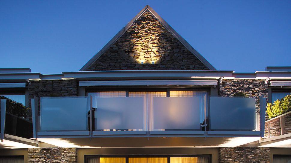 新西兰石塔皇后镇酒店 The Spire Queenstown_002799-06-hotel-exterior.jpg