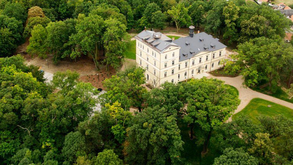 005351-01-hotel-aerial-view-gardens.jpg