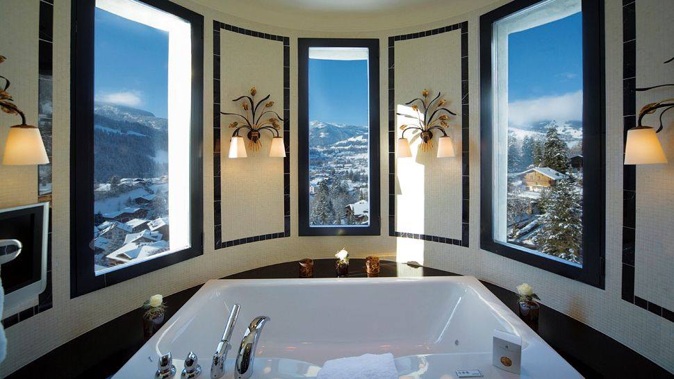 瑞士Gstaad Palace 酒店_003342-07-junior-suite-bathroom-suite.jpg