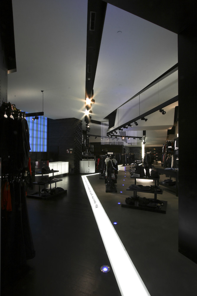 Tienda Clip Concept - Pedra Silva Arquitectos_1323871072-joaomorgado-clipconcept-2.jpg