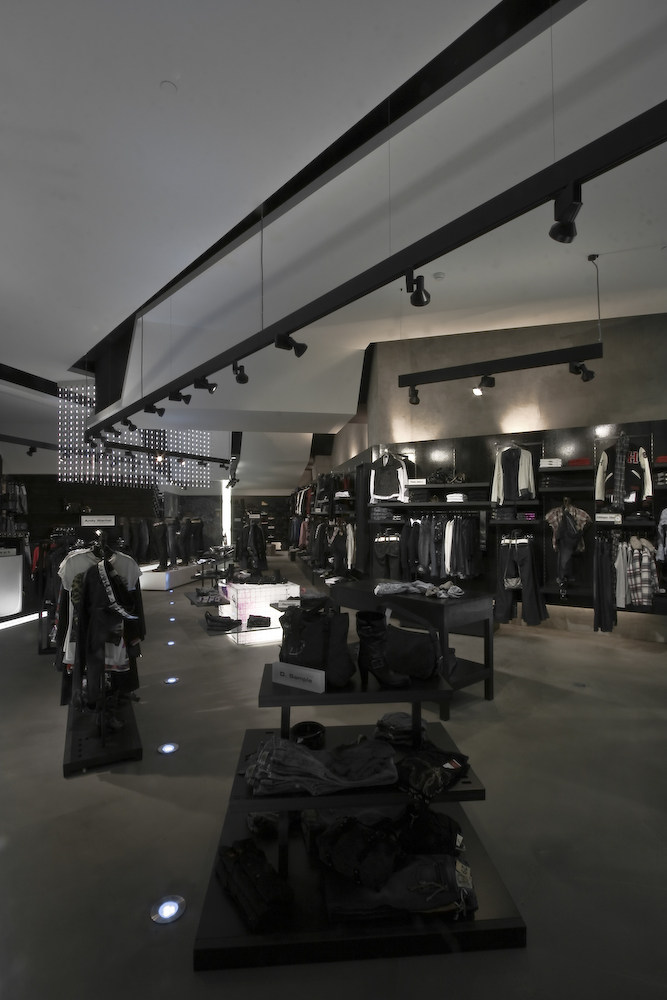 Tienda Clip Concept - Pedra Silva Arquitectos_1323871096-joaomorgado-clipconcept-9.jpg