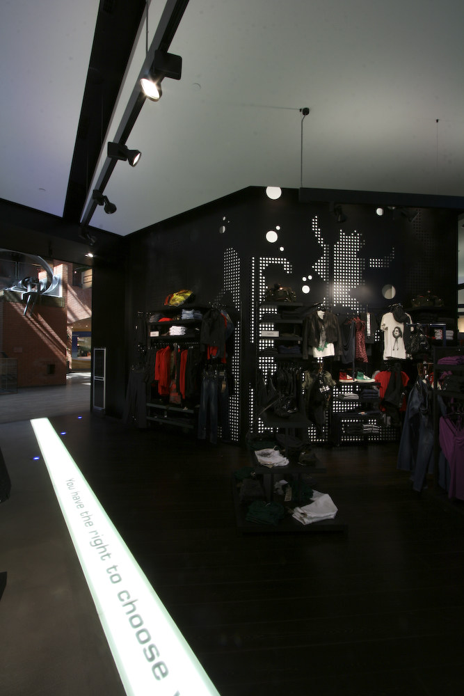 Tienda Clip Concept - Pedra Silva Arquitectos_1323871100-joaomorgado-clipconcept-10.jpg