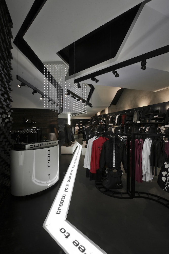 Tienda Clip Concept - Pedra Silva Arquitectos_1323871108-joaomorgado-clipconcept-12.jpg