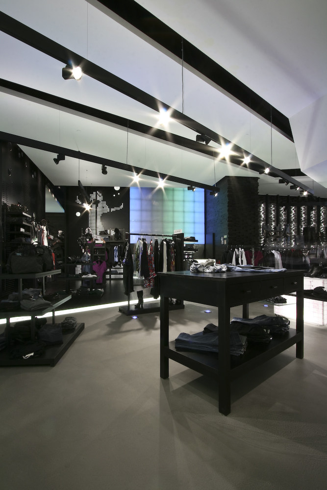 Tienda Clip Concept - Pedra Silva Arquitectos_1323871125-joaomorgado-clipconcept-17.jpg