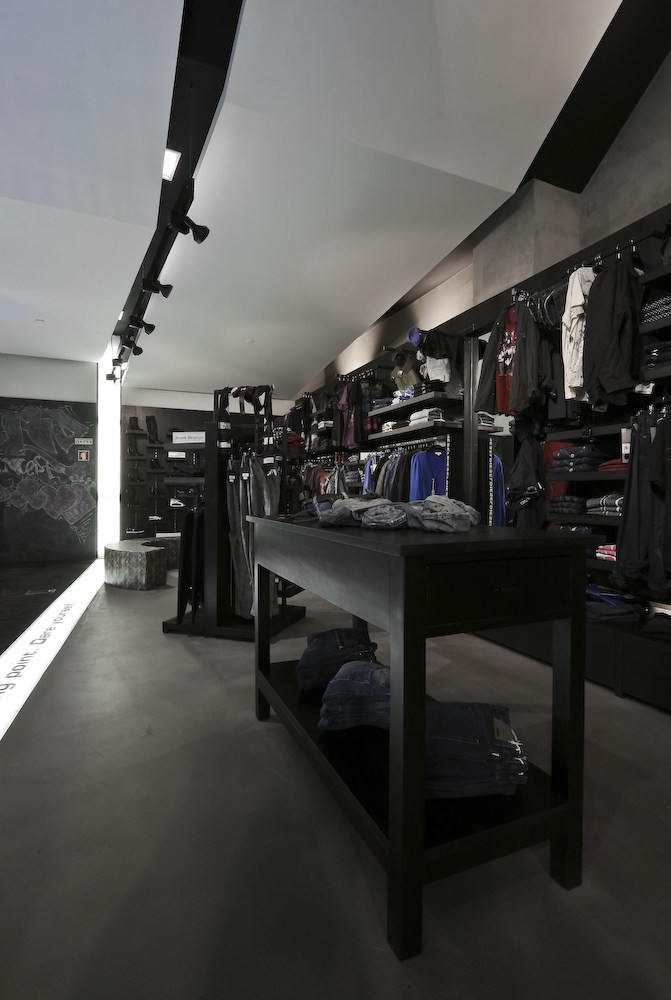 Tienda Clip Concept - Pedra Silva Arquitectos_1323871128-joaomorgado-clipconcept-18.jpg