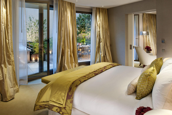 巴黎文华东方酒店(Mandarin Oriental, Paris  )_10_premier-suite-terrace-bedroom_lg.jpg