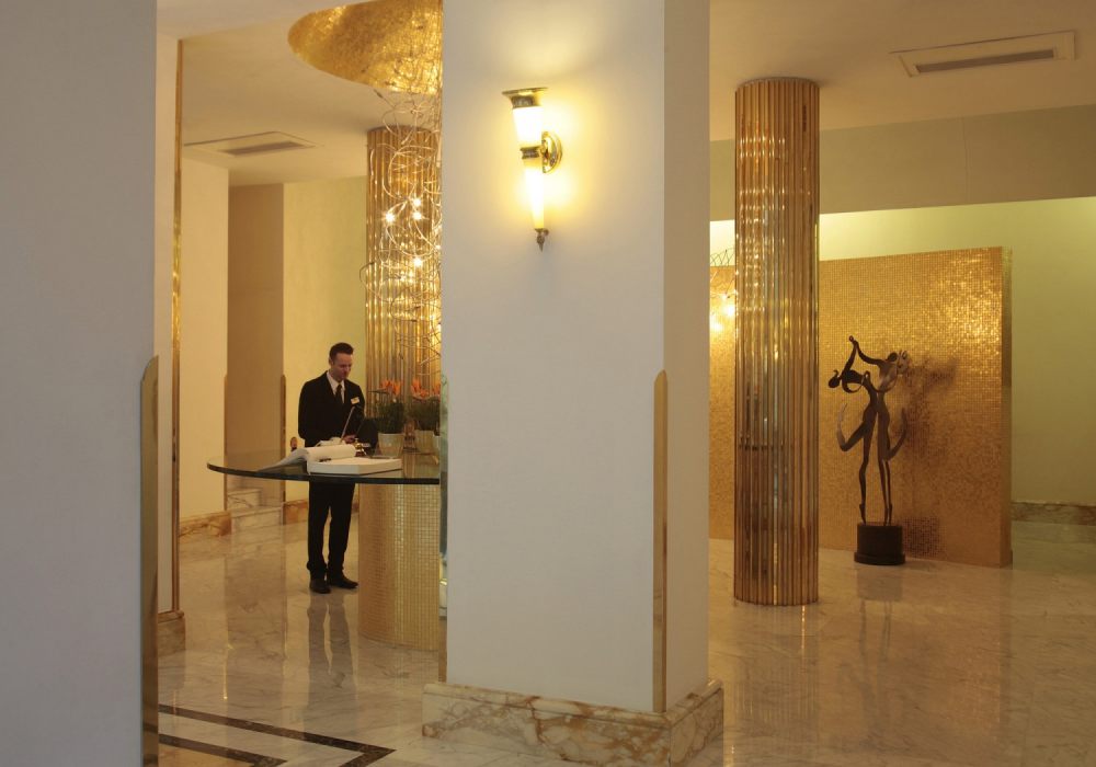 匈牙利布达佩斯博斯科洛酒店 BOSCOLO BUDAPEST_SetWidth1500-nwy-contacts.jpg