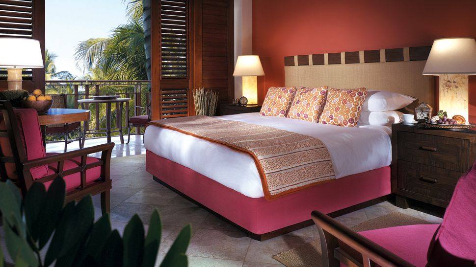 墨西哥费尔蒙Mayakoba, Riviera Maya_002529-02-bedroom-king-bed-pink.jpg