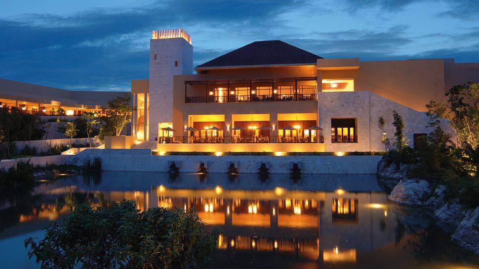 墨西哥费尔蒙Mayakoba, Riviera Maya_002529-05-villa-exterior-night.jpg