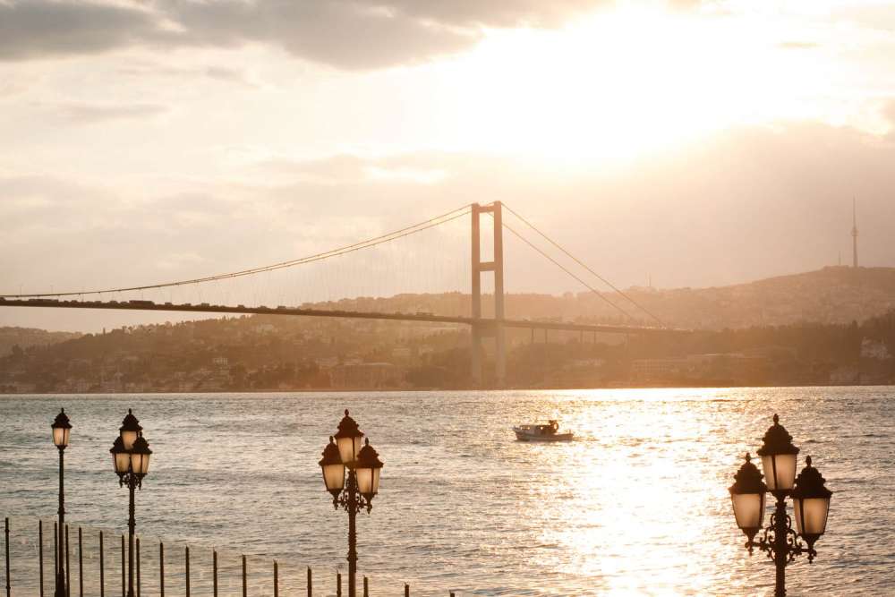 伊斯坦布尔ciragan宫凯宾斯基酒店Ciragan Palace Kempinski Istanbul_IST_BosphorusBridge_L.jpg