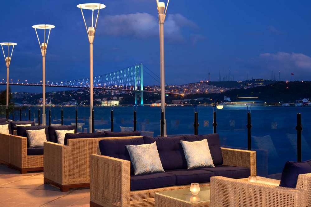 伊斯坦布尔ciragan宫凯宾斯基酒店Ciragan Palace Kempinski Istanbul_IST_SummerLoungeNight_L.jpg
