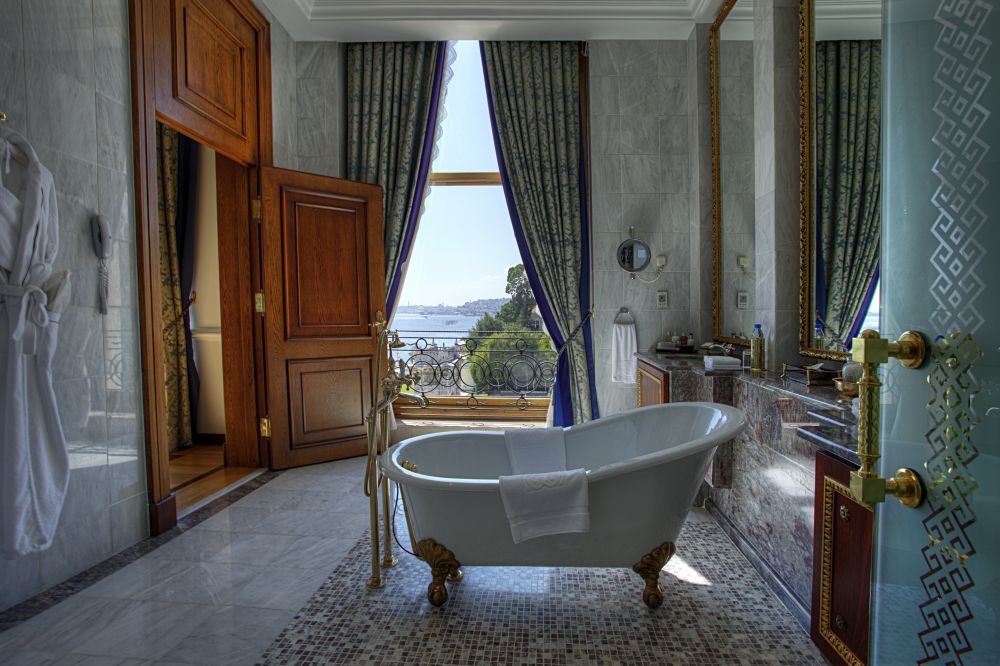伊斯坦布尔ciragan宫凯宾斯基酒店Ciragan Palace Kempinski Istanbul_IST_SultanSuiteSecondBedroomBathroom_L_AS4.jpg
