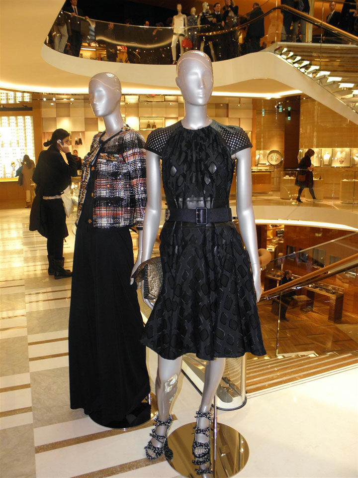 Louis-Vuitton-Etoile-Maison-by-Peter-Marino-Rome-34.jpg