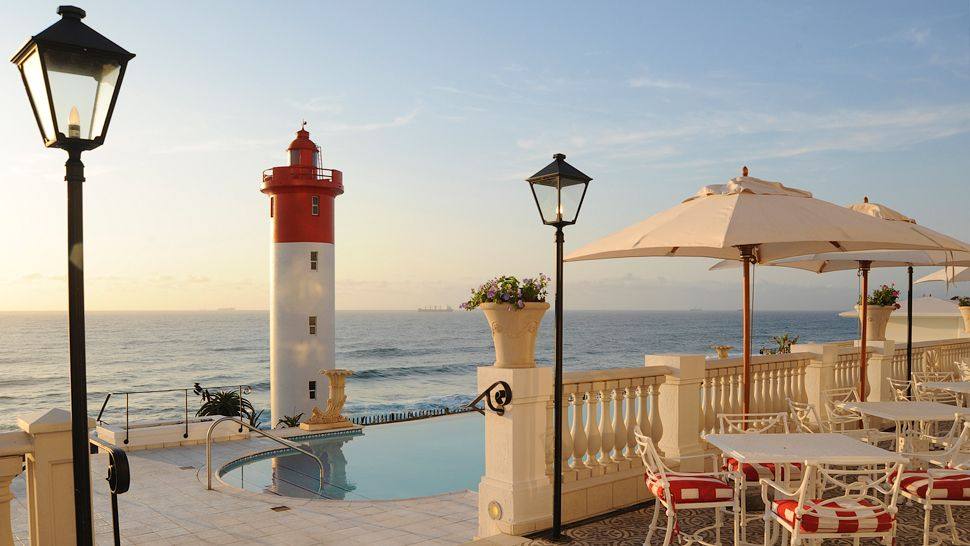 南非德班The Oyster Box酒店_008369-13-verandah-dusk-pool-sea-view.jpg