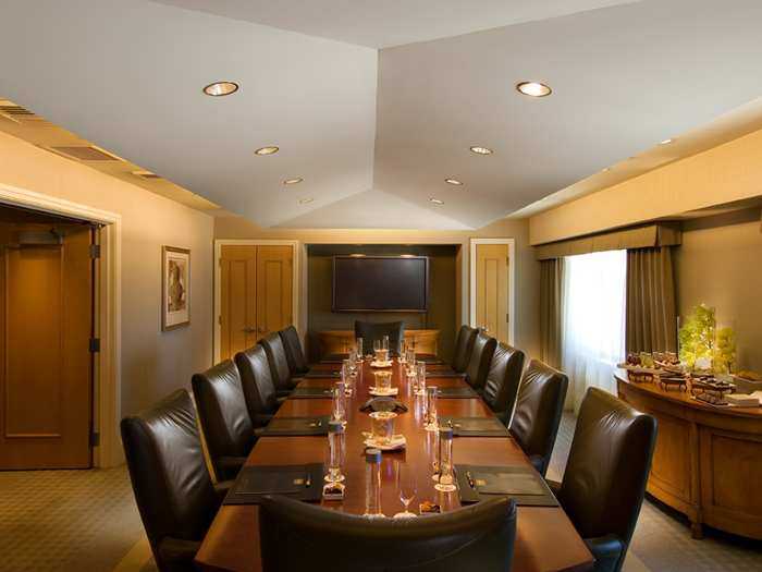 芝加哥康莱德酒店(Conrad Chicago)_CN_boardroom2_34_700x525_FitToBoxSmallDimension_Center.jpg