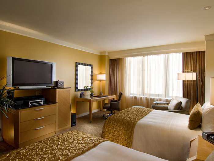 芝加哥康莱德酒店(Conrad Chicago)_CN_doublebedguestroom_7_700x525_FitToBoxSmallDimension_Center.jpg