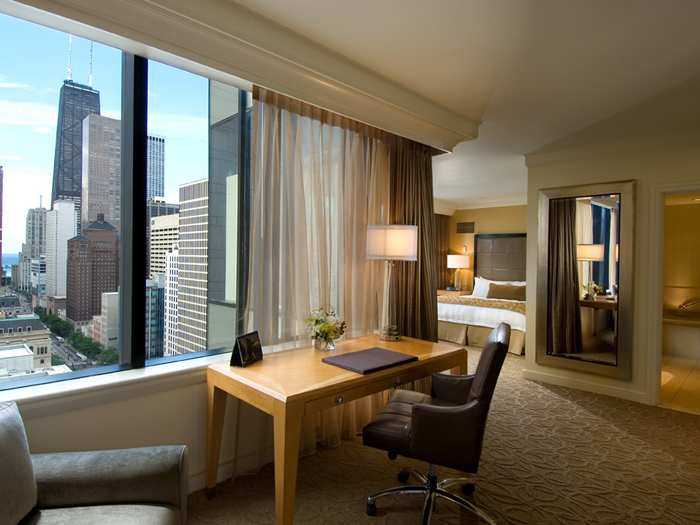 芝加哥康莱德酒店(Conrad Chicago)_CN_kingbedjrsuite_18_700x525_FitToBoxSmallDimension_Center.jpg