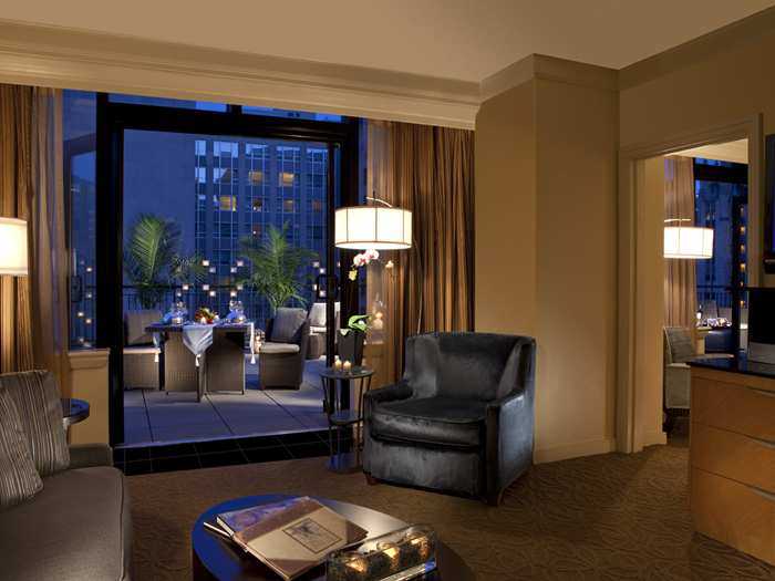 芝加哥康莱德酒店(Conrad Chicago)_CN_terrstelounge1_13_700x525_FitToBoxSmallDimension_Center.jpg