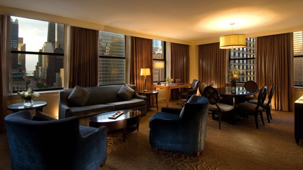 芝加哥康莱德酒店(Conrad Chicago)_006812-03-bedroom-sitting-area.jpg