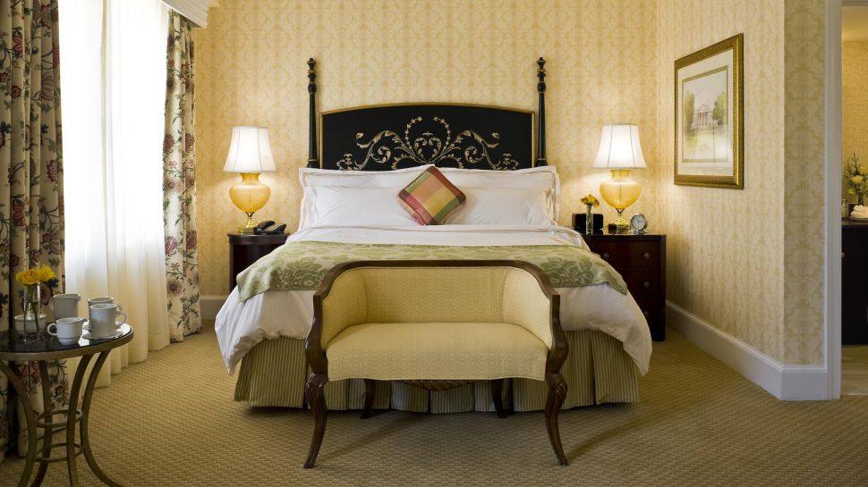 华盛顿使馆区费尔法克斯酒店 The Fairfax at Embassy Row_007072-02-bedroom-king-bed.jpg