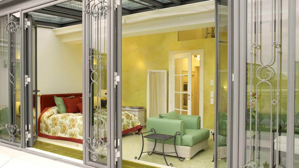 奥地利维也纳Palais Coburg Hotel Residenz_003333-04-modern-suite-with-terrace.jpg