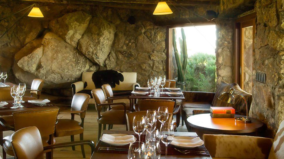 乌拉圭法萨诺彼德拉斯酒店 Fasano Las Piedras Hotel_006868-06-interior-carved-out-of-stone-restaurant.jpg