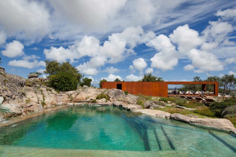 乌拉圭法萨诺彼德拉斯酒店 Fasano Las Piedras Hotel_1328579111-swimming-pool-bar-652-1000x666.jpg