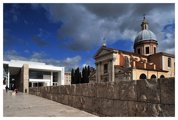 Richard Meier 設計之 ARA PACIS MUSEUM 和平祭壇博物館外觀_Meier-Ara_Pacis_Museum_by_Chiyi_07.jpg