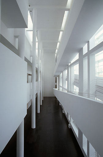 richard meier-巴塞隆納MACBA現代美術館_1178223597.jpg