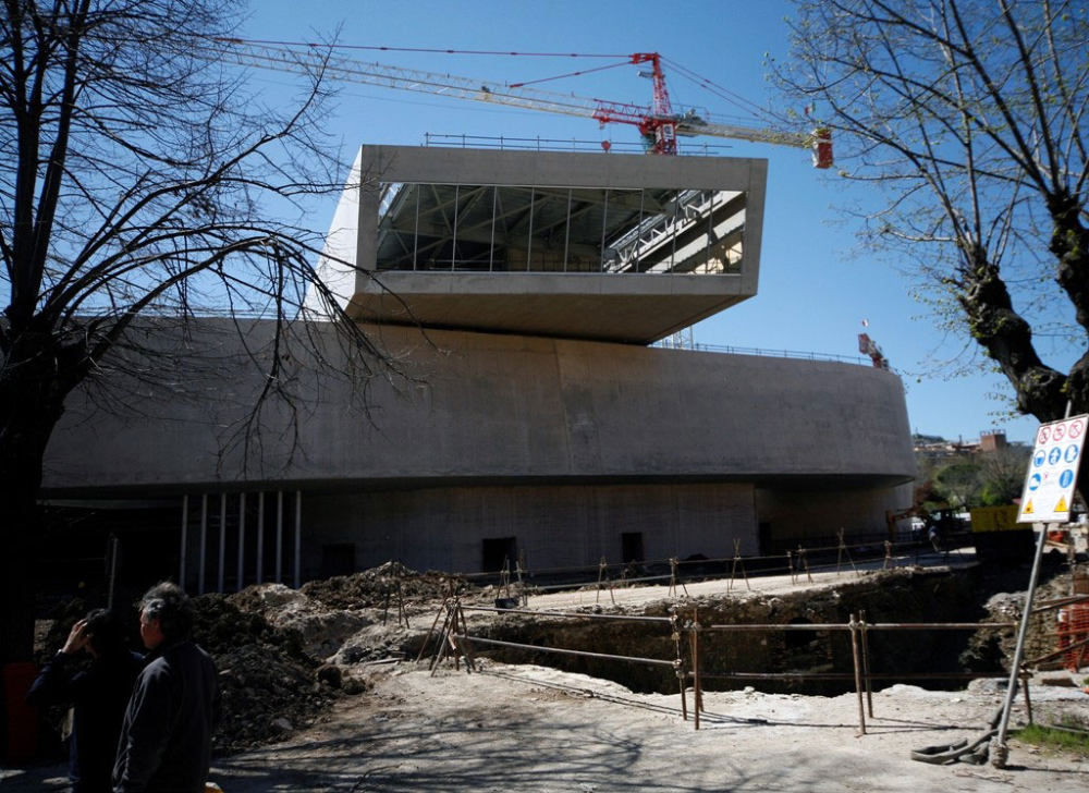 Zaha Hadid 設計之 MAXXI 二十一世紀美術館_Hadid-Maxxi_construction_2009_orig_005.jpg