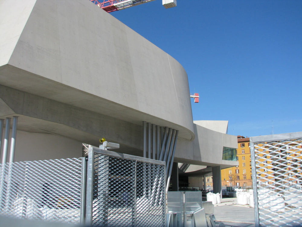 Zaha Hadid 設計之 MAXXI 二十一世紀美術館_Hadid-Maxxi_construction_2009_orig_009.jpg