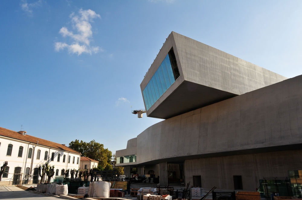 Zaha Hadid 設計之 MAXXI 二十一世紀美術館_Hadid-Maxxi_construction_2009_orig_036.jpg