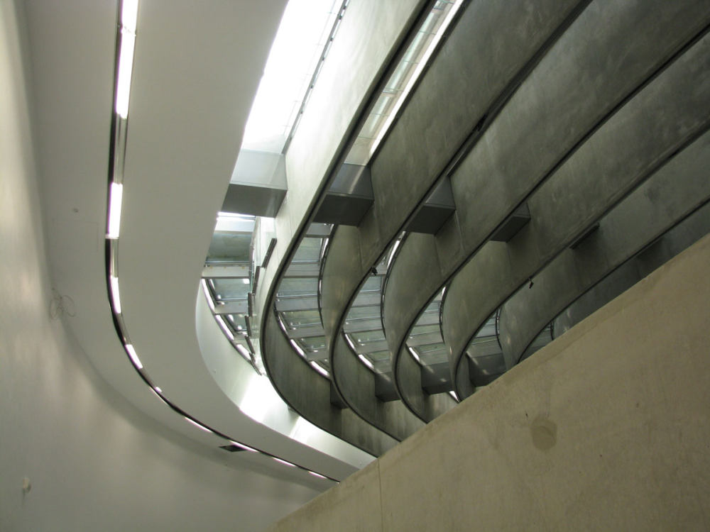 Zaha Hadid 設計之 MAXXI 二十一世紀美術館_Hadid-Maxxi_construction_2009_orig_067.jpg