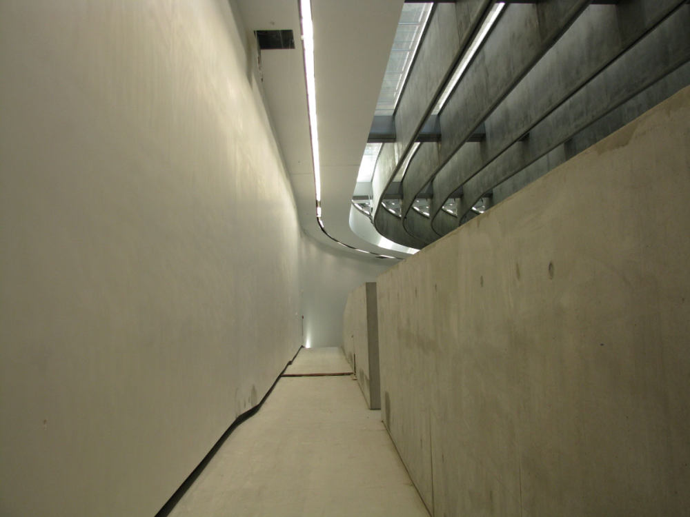 Zaha Hadid 設計之 MAXXI 二十一世紀美術館_Hadid-Maxxi_construction_2009_orig_065.jpg