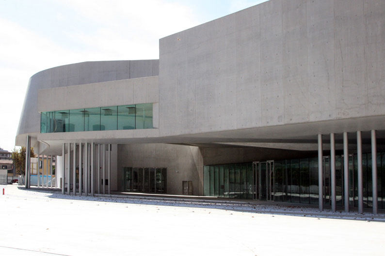 Zaha Hadid 設計之 MAXXI 二十一世紀美術館_Hadid-Maxxi_orig_18.jpg