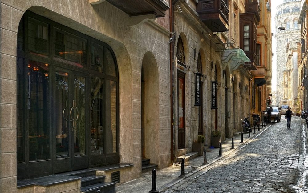 土耳其伊斯坦布尔乔治酒店 Georges hotel_Georges_Hotel_Istanbul_Boutique_Hotel-Hotel_Entrance_with_Galata_Tower.jpg