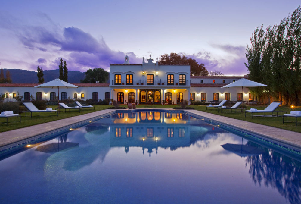 Patios de Cafayate Hotel & Spa, Argentina 阿根廷_24)Patios de Cafayate Hotel &amp_ Spa—Pool at dawn 拍攝者 Luxury Collection Hot.jpg