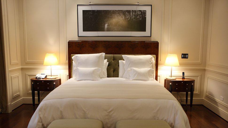 阿根廷布宜诺斯艾利斯Algodon Mansion_006616-14-AlgodonMansion_Royale-Suite-bed.jpg