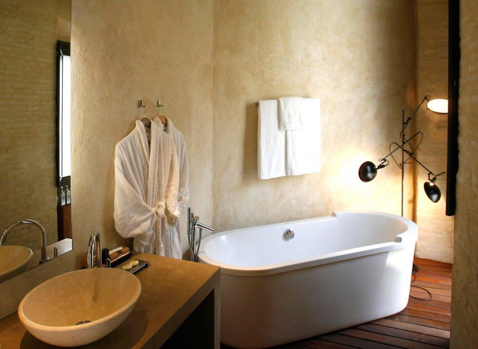 西班牙塞维利亚 Eme Fusion Hotel_habitacion-deluxe-03.jpg
